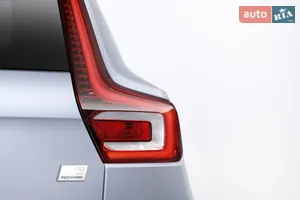 Подчеркивают атлетическую форму кормы авто